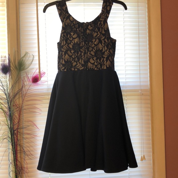 Dress worn once for homecoming bought brand new - Picture 2 of 2